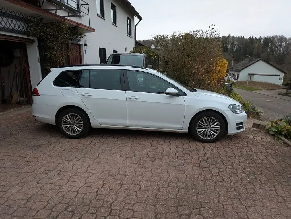 Gebraucht VW Golf VII Trendline 110 PS (80 kW) 2014 Weiß Kombi