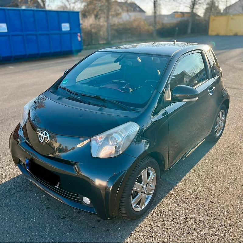 Gebraucht Toyota iQ 68 PS (50 kW) 2010 Schwarz Kleinwagen