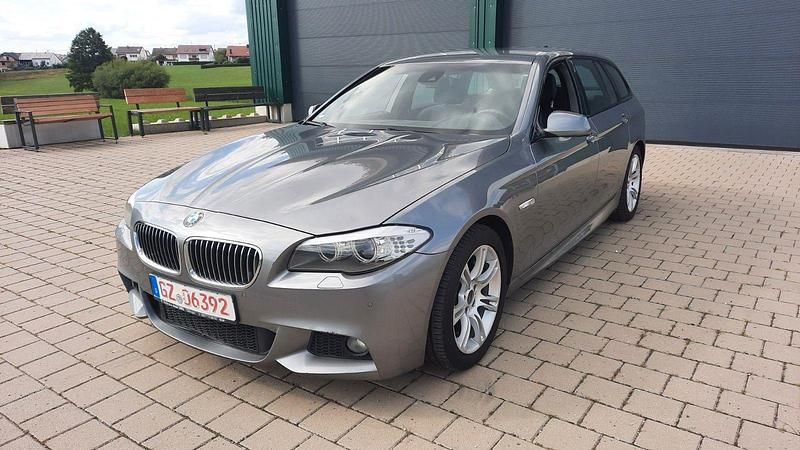 Grau Gebraucht 2010 BMW 530 M Sport Kombi | 6.399 € (Superpreis) - Bild 1/4