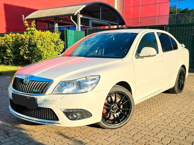 Weiß Gebraucht 2011 Skoda Octavia vRS Limousine | 6.300 € (Fairer Preis) - Bild 1/4