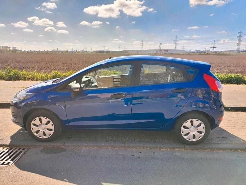 Gebraucht Ford Fiesta Ambiente 60 PS (44 kW) 2017 Blau Limousine