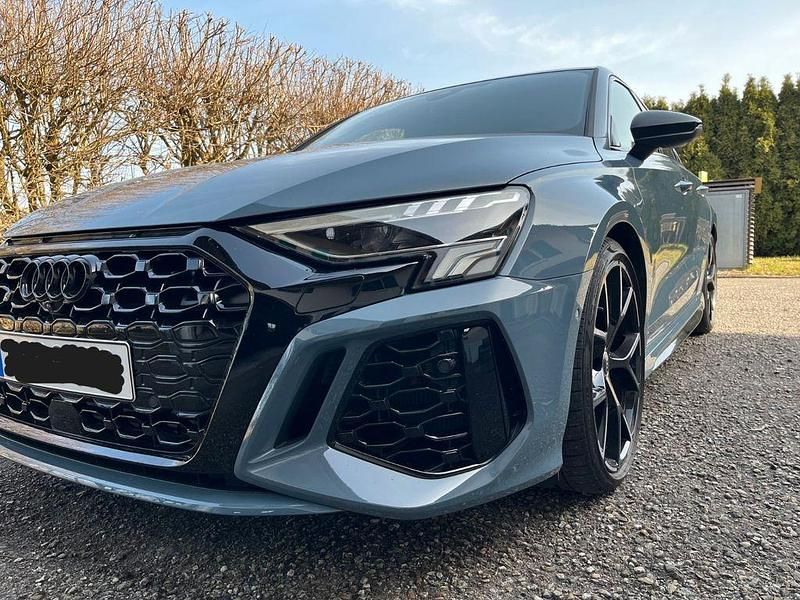 Gebraucht Audi RS3 Ambiente 400 PS (294 kW) 2023 Grau Limousine
