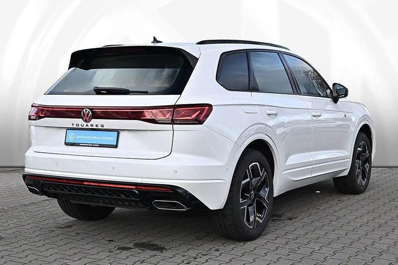 Gebraucht VW Touareg R-line 231 PS (169 kW) 2024 Oryxweiß perlmutteffekt SUV