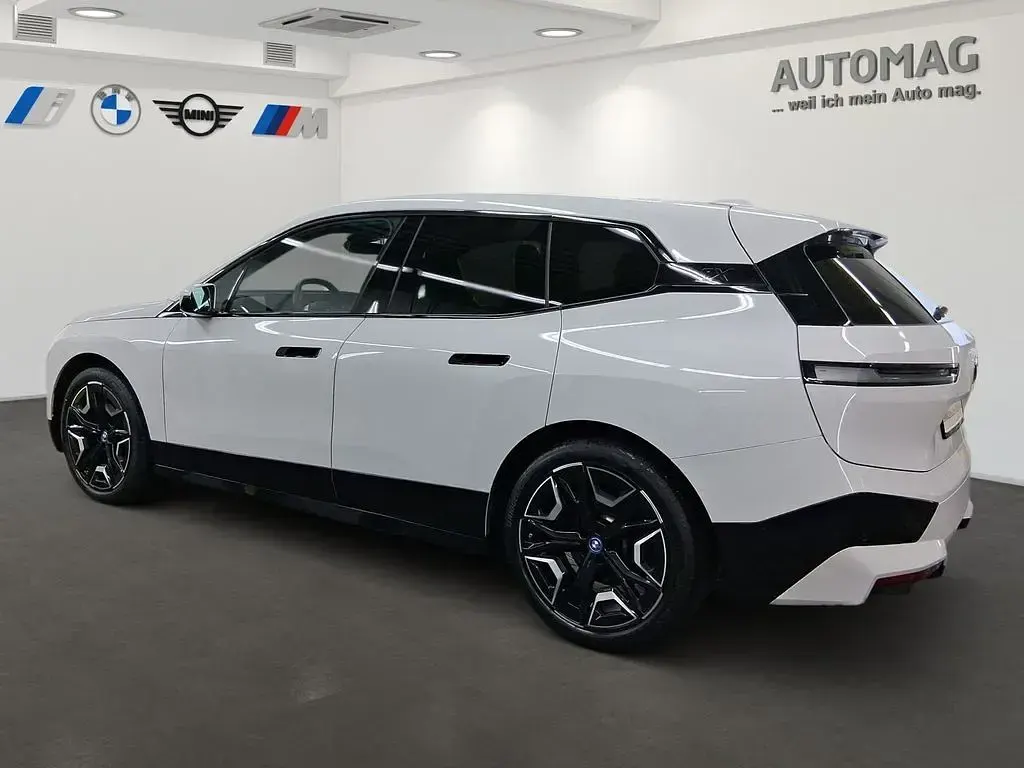 Gebraucht BMW iX Sport Line 239 kW (326 PS) 2023 Weiß SUV