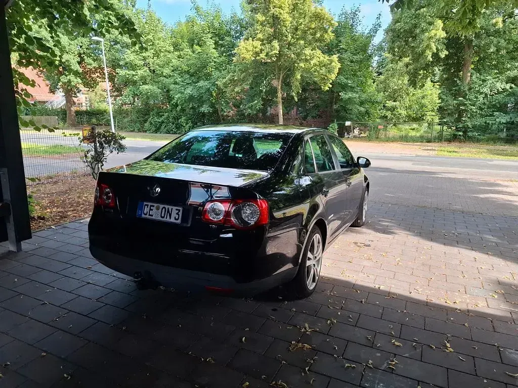 Gebraucht VW Jetta United 105 PS (77 kW) 2008 Schwarz Limousine