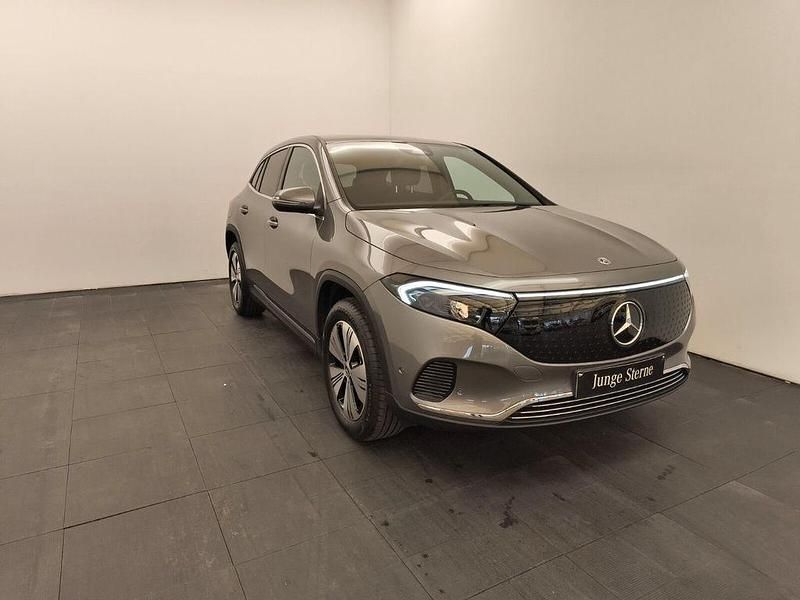 Gebraucht Mercedes EQA350 214 kW (292 PS) 2024 Metalliclack mountaingrau SUV