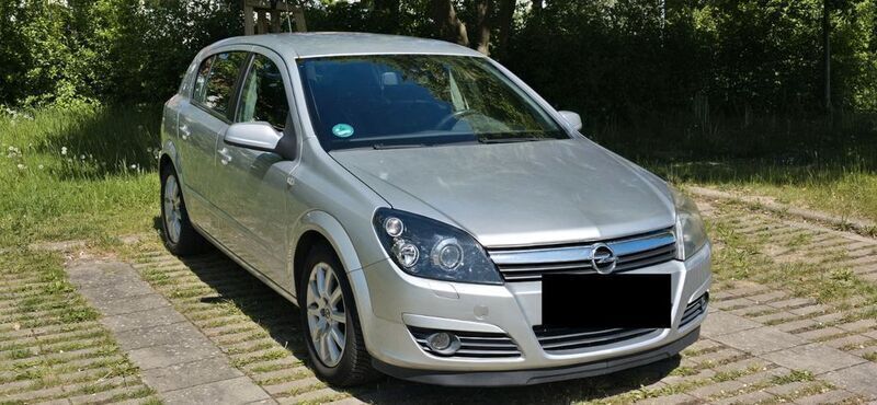 Silber Gebraucht 2004 Opel Astra Elegance Limousine | 1.350 € (Guter Preis) - Bild 1/4