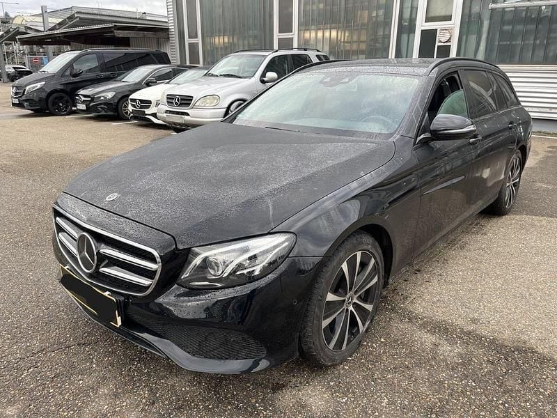 Schwarz Gebraucht 2018 Mercedes E400 Kombi | 32.990 € (Fairer Preis) - Bild 1/4