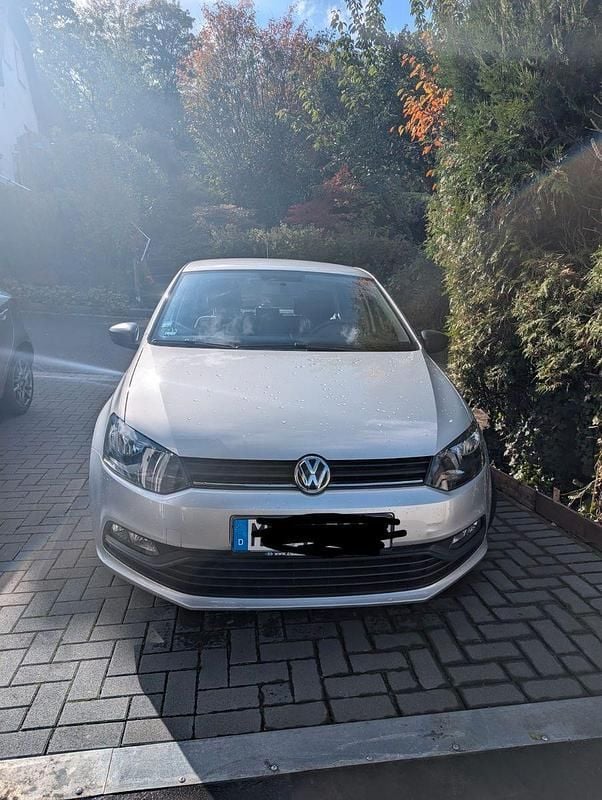 Silber Gebraucht 2017 VW Polo Comfortline Kleinwagen | 7.700 € (Guter Preis) - Bild 1/4