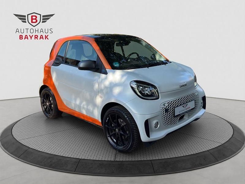 Weiß Gebraucht 2021 Smart ForTwo Electric Drive Limousine | 12.990 € (Teuer) - Bild 1/4
