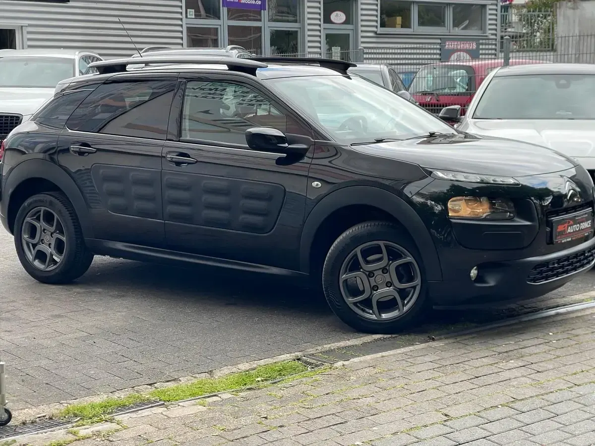 Gebraucht Citroën C4 Shine 82 PS (60 kW) 2017 Schwarz Limousine