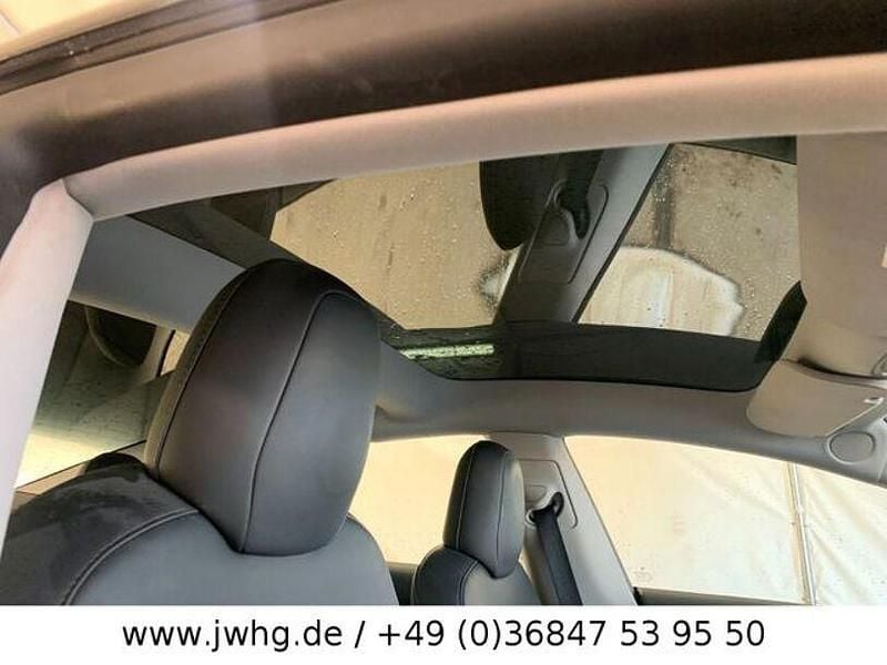 Black metallic Gebraucht 2022 Tesla Model 3 Standard Range Plus Limousine | 25.480 € (Superpreis) - Bild 1/1