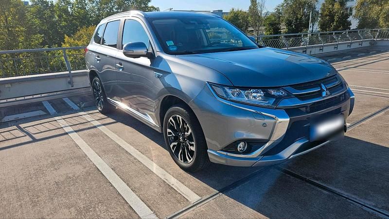 Gebraucht Mitsubishi Outlander P-HEV Plus 203 PS (149 kW) 2018 Grau SUV