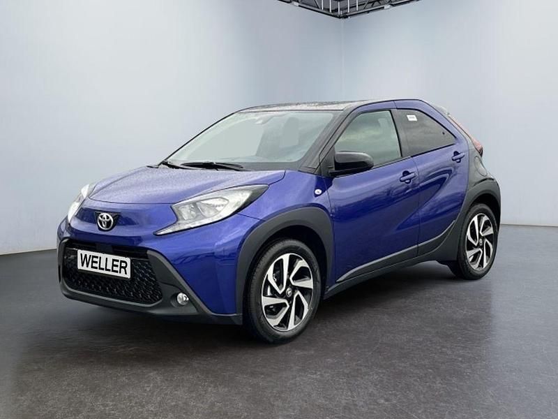 8y8)/ black mica (209) (blau Neu 2025 Toyota Aygo Kleinwagen | 22.390 € - Bild 1/4