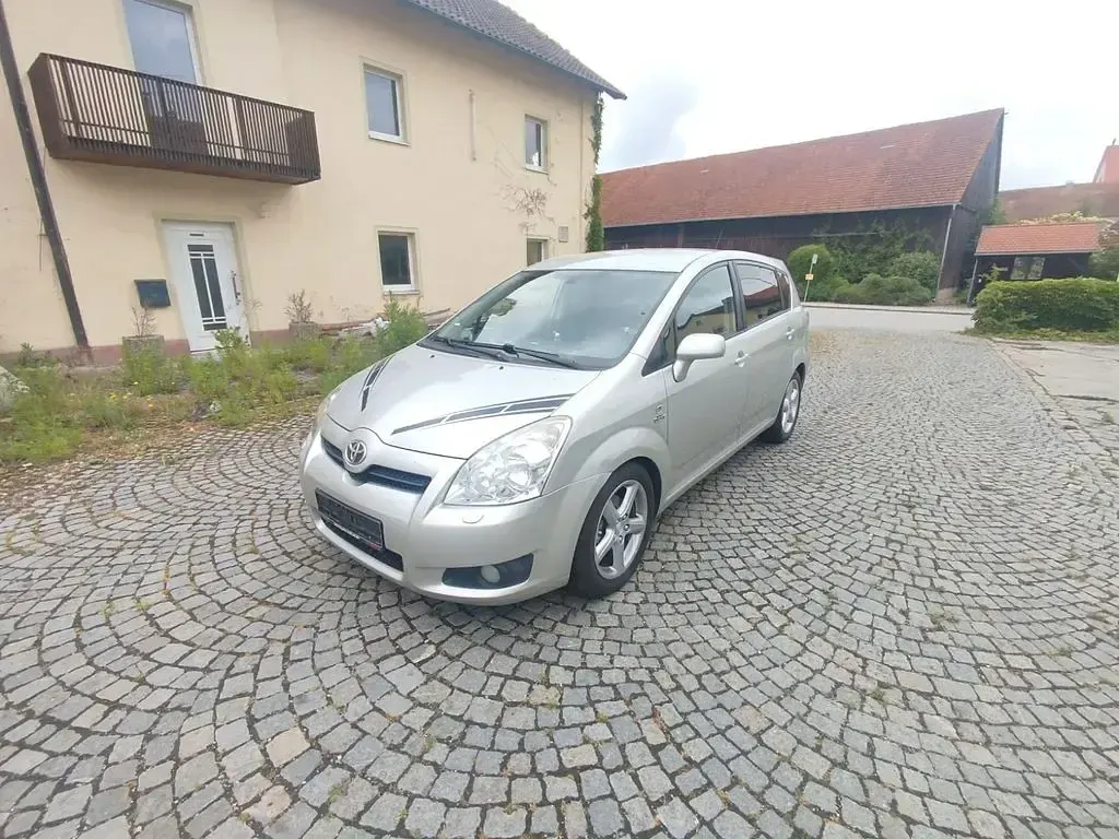 Gebraucht Toyota Corolla Verso Executive 177 PS (130 kW) 2009 Grün Van / Kleinbus