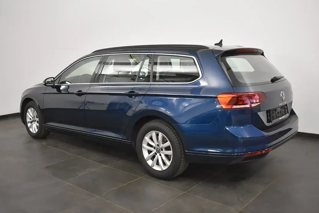 Gebraucht VW Passat Business 150 PS (110 kW) 2020 Blau Kombi