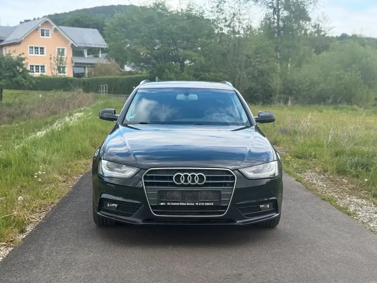 Gebraucht Audi A4 143 PS (105 kW) 2012 Schwarz Kombi