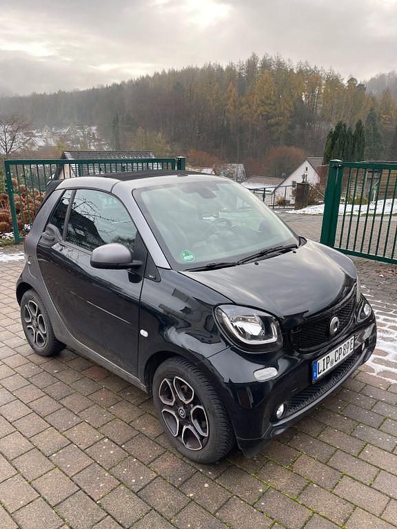Schwarz Gebraucht 2017 Smart ForTwo Cabrio Prime Cabrio | 8.500 € (Fairer Preis) - Bild 1/4