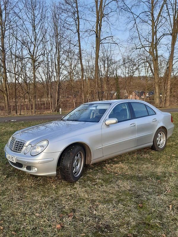 Gebraucht Mercedes E240 177 PS (130 kW) 2003 Silber Limousine