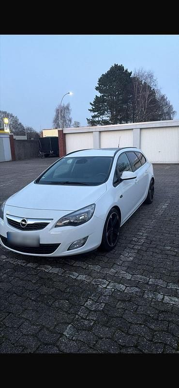 Gebraucht Opel Astra 140 PS (102 kW) 2011 Weiß Kombi