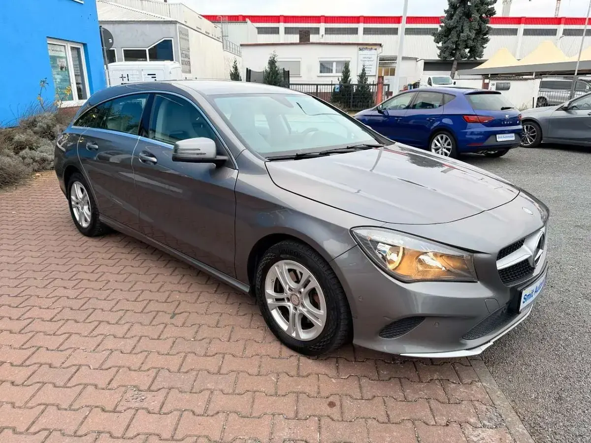 Gebraucht Mercedes CLA180 Shooting Brake 109 PS (80 kW) 2016 Mountaingrau  met. Kombi