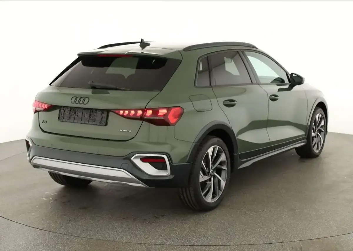 Neu Audi A3 S-Line 204 PS (150 kW) 2026 Distriktgrün metallic SUV