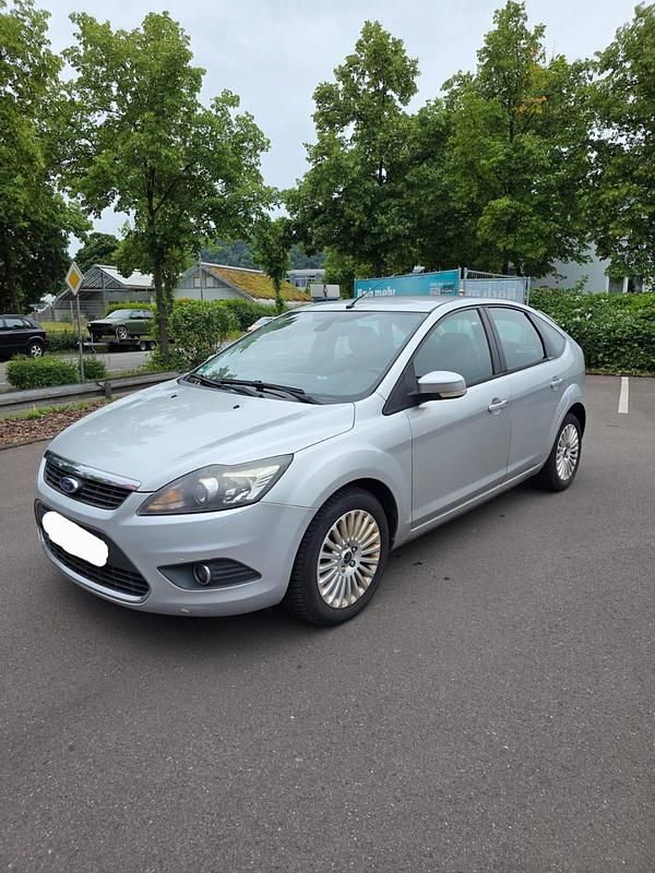 Silber Gebraucht 2009 Ford Focus Kombi | 3.100 € - Bild 1/4
