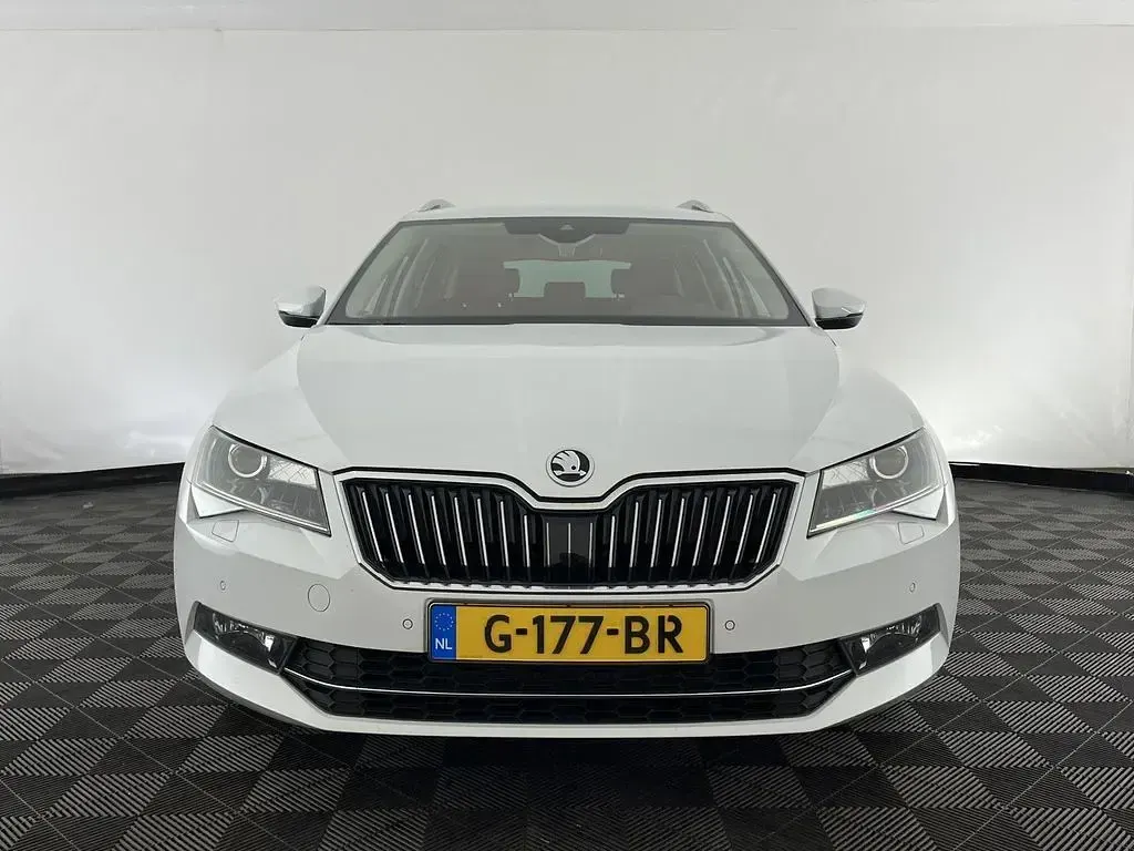 Gebraucht Skoda Superb Business Line 150 PS (110 kW) 2019 Weiß Kombi