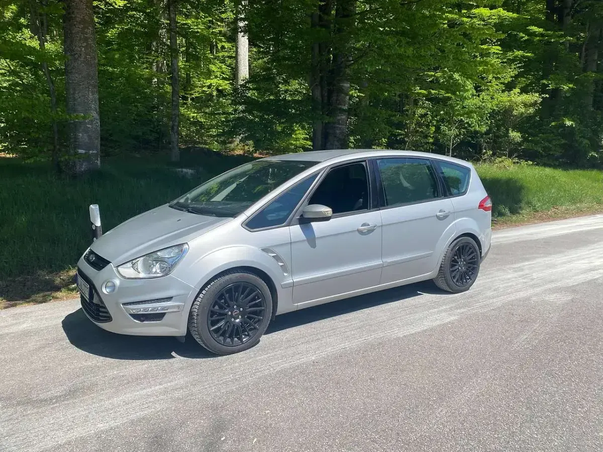 Gebraucht Ford S-MAX Trend 140 PS (102 kW) 2014 Silber Van / Kleinbus