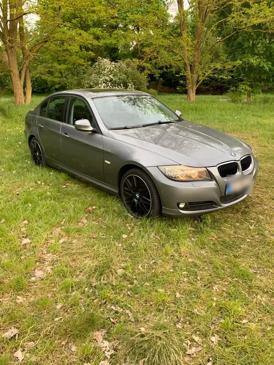 Gebraucht BMW 320 170 PS (125 kW) 2009 Grau Limousine