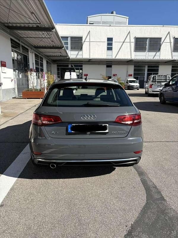 Grau Gebraucht 2019 Audi A3 Design Kleinwagen | 13.999 € (Fairer Preis) - Bild 1/4