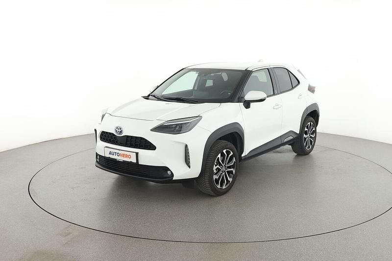 Weiß Gebraucht 2023 Toyota Yaris Cross Team SUV | 24.830 € (Fairer Preis) - Bild 1/3
