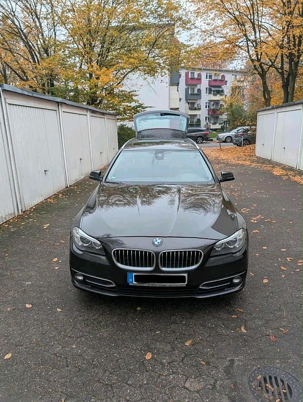 Schwarz Gebraucht 2014 BMW 530 Luxury Line Kombi | 9.999 € (Superpreis) - Bild 1/4