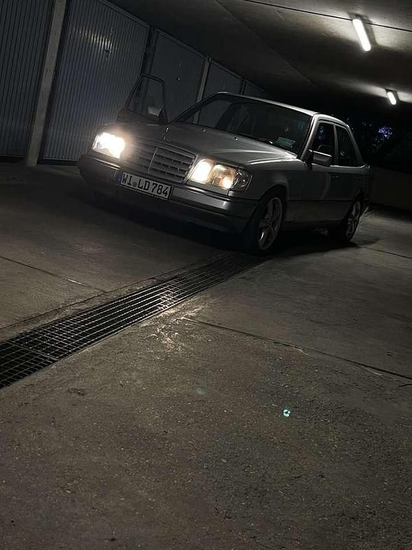 Gebraucht 1994 Mercedes E200 Limousine | 5.500 € - Bild 1/4
