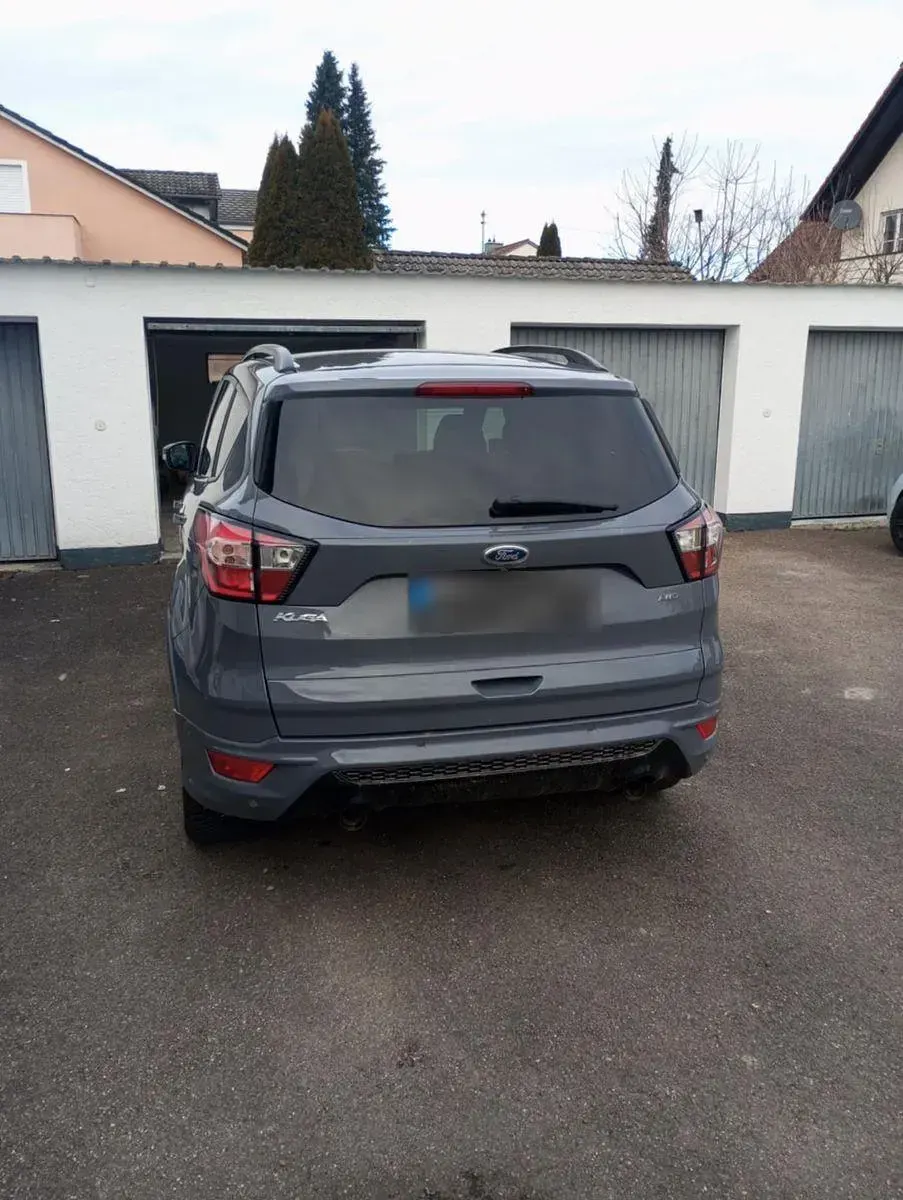 Gebraucht Ford Kuga ST-Line 179 PS (131 kW) 2020 Grau SUV