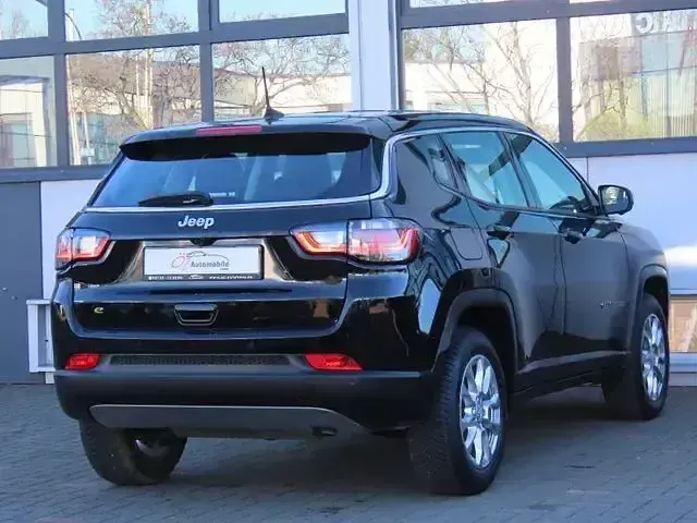 Gebraucht Jeep Compass 131 PS (96 kW) 2024 Schwarz SUV