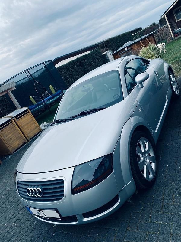 Silber Gebraucht 1999 Audi TT Coupé | 2.600 € (Etwas zu teuer) - Bild 1/4