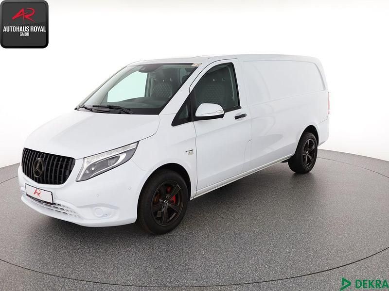 Weiß Gebraucht 2017 Mercedes Vito Van / Kleinbus | 27.880 € (Fairer Preis) - Bild 1/4