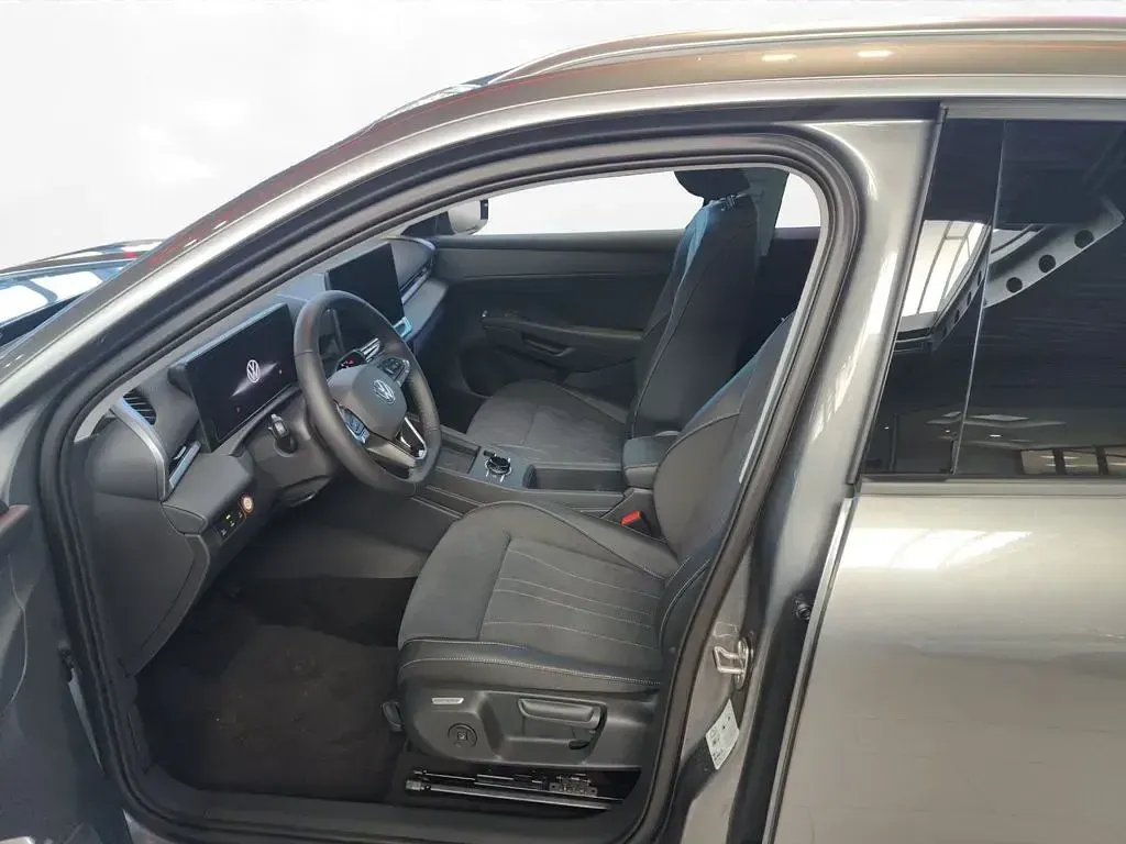 Neu VW T-Roc Style 116 PS (85 kW) 2026 Wolf grey metallic SUV
