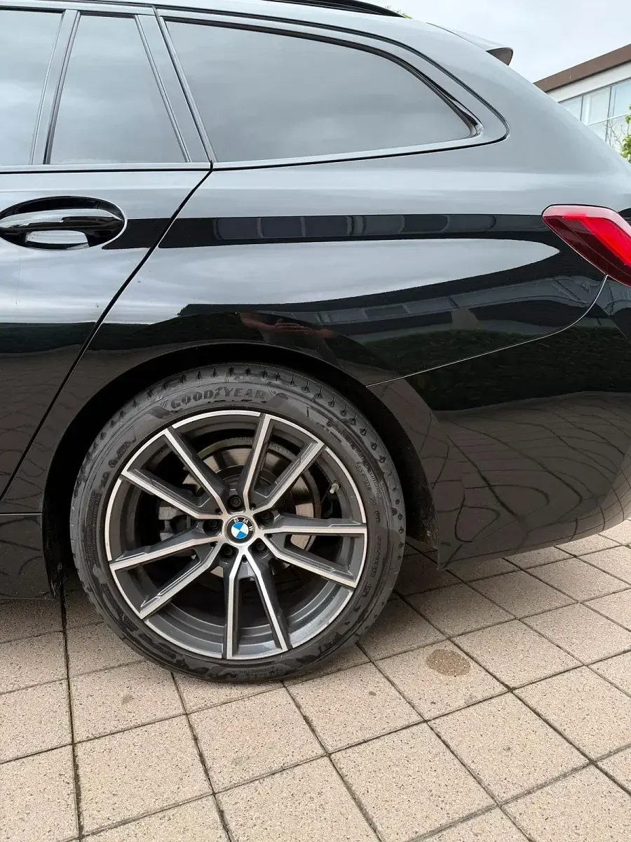 Gebraucht BMW 320 Sport Line 190 PS (139 kW) 2019 Schwarz Kombi