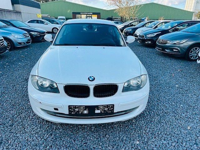Gebraucht BMW 118 Advantage 143 PS (105 kW) 2009 Weiß Kleinwagen