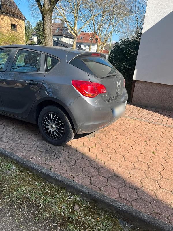 Gebraucht Opel Astra 131 PS (96 kW) 2012 Grau Limousine