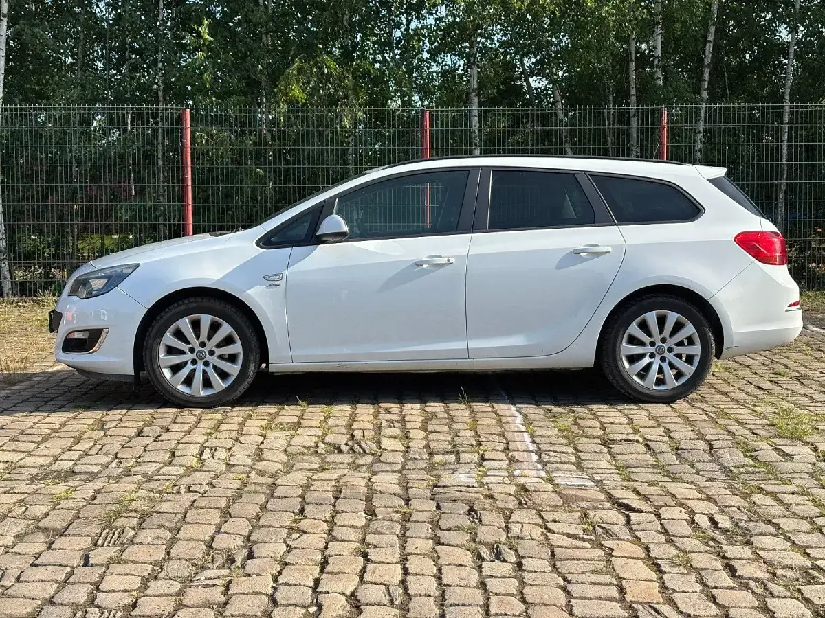 Gebraucht Opel Astra Active 110 PS (80 kW) 2013 Weiß Kombi