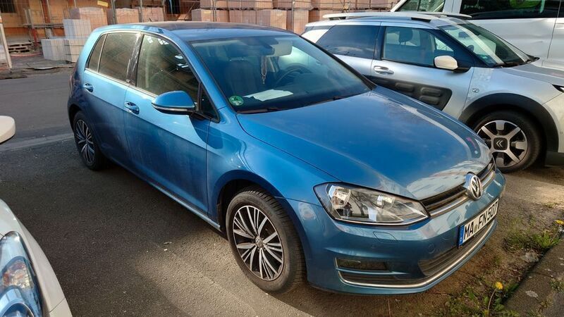 Blau Gebraucht 2016 VW Golf VII Allstar Limousine | 11.300 € (Guter Preis) - Bild 1/4