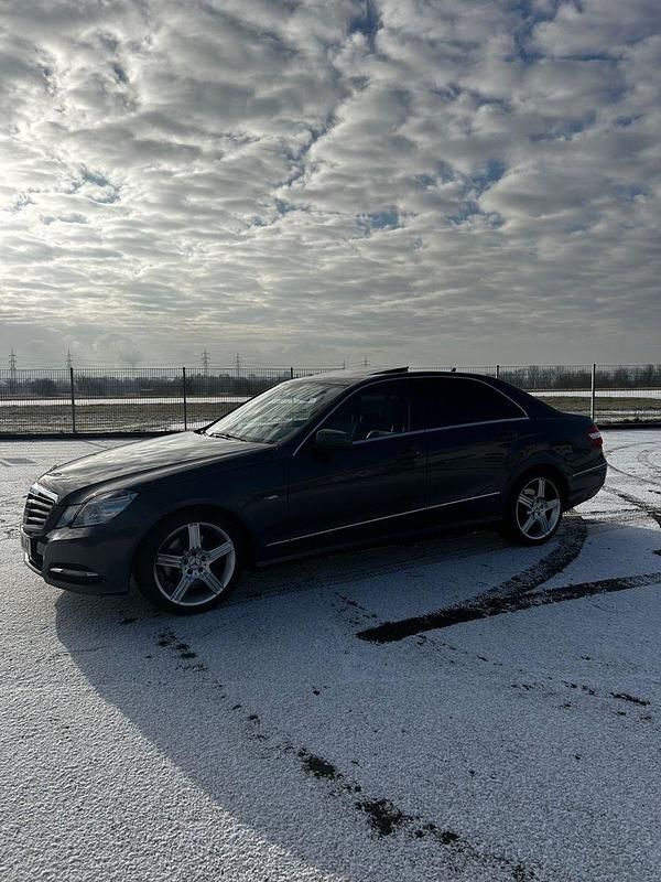 Gebraucht Mercedes E350 265 PS (194 kW) 2011 Grau Limousine