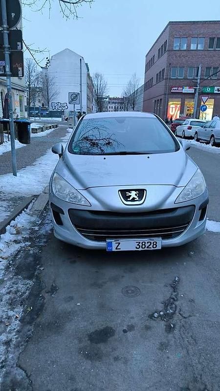 Gebraucht Peugeot 308 Filou 98 PS (72 kW) 2010 Limousine