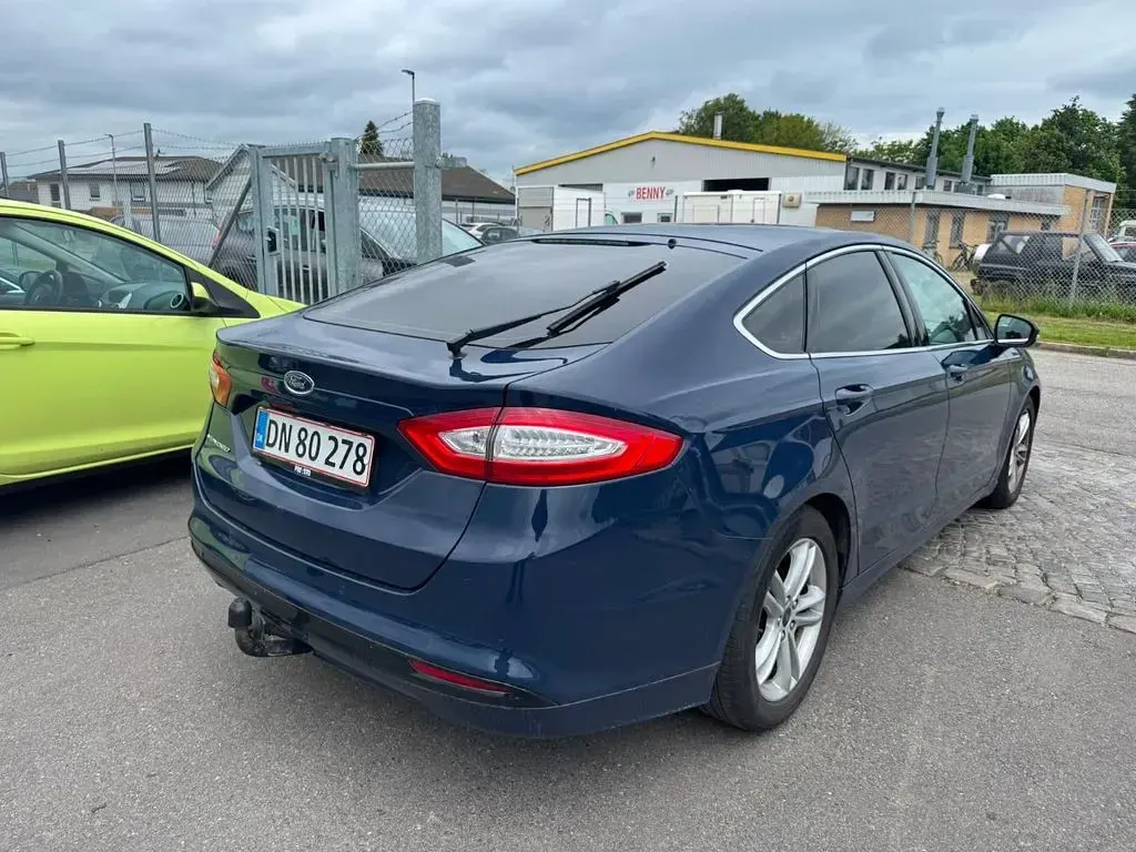 Gebraucht Ford Mondeo Titanium 160 PS (117 kW) 2016 Blau Limousine