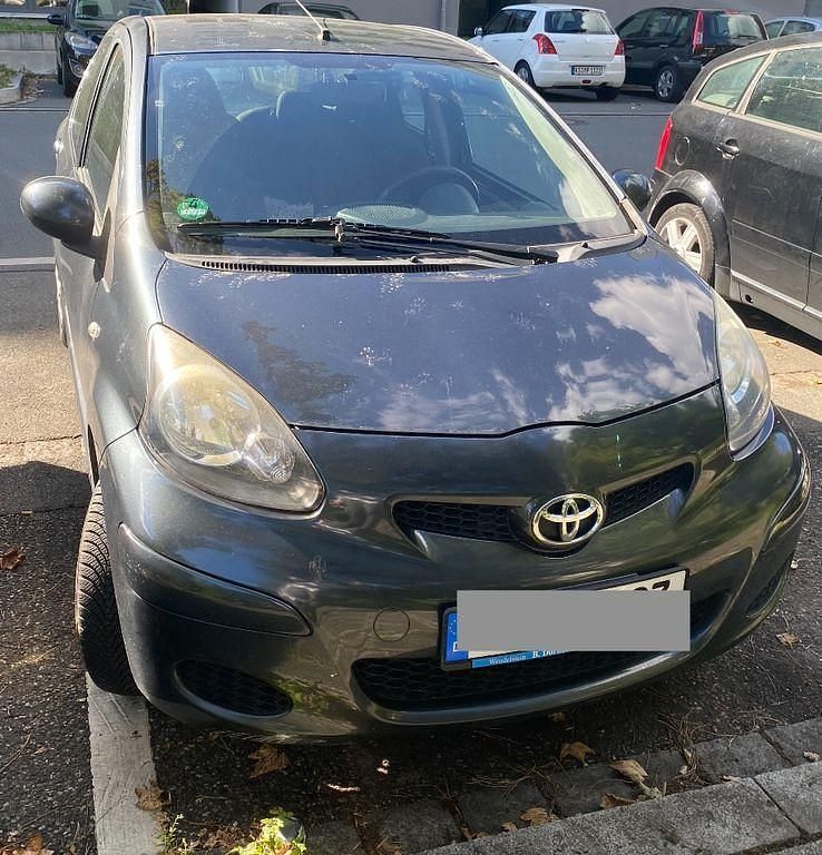 Grau Gebraucht 2009 Toyota Aygo Kleinwagen | 590 € (Superpreis) - Bild 1/4