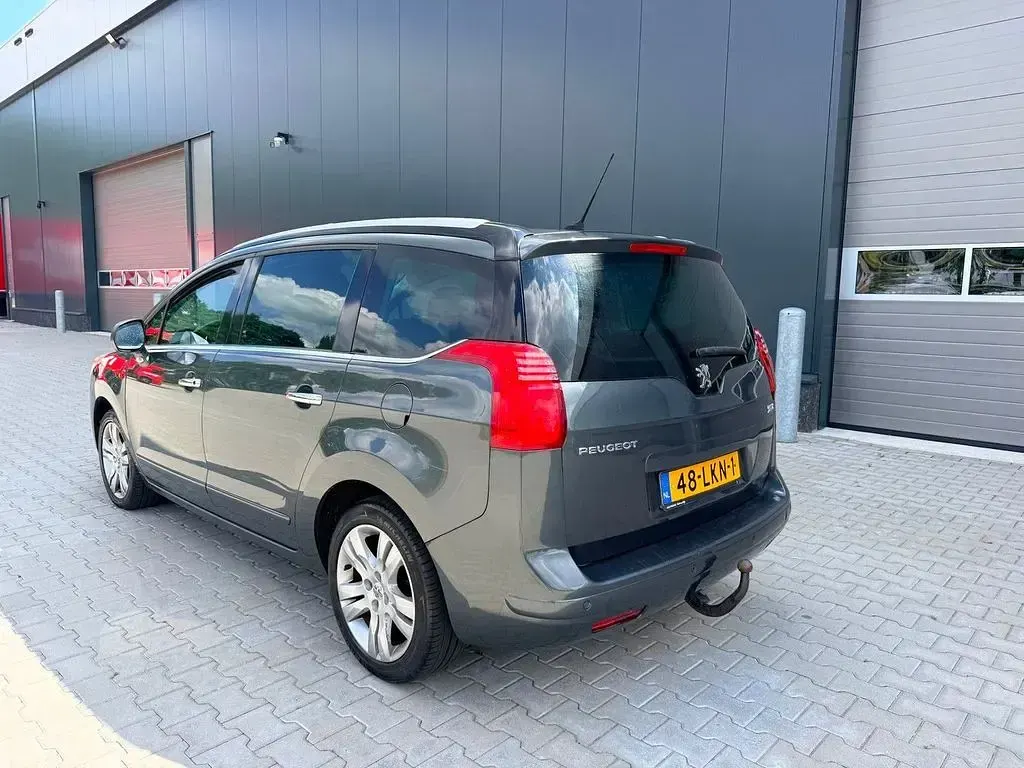 Gebraucht Peugeot 5008 156 PS (114 kW) 2010 Grau Van / Kleinbus