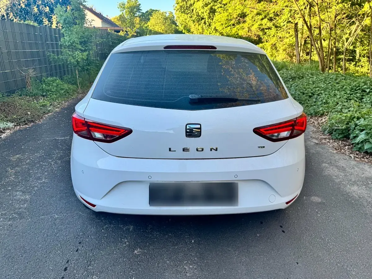 Gebraucht Seat Leon Style 150 PS (110 kW) 2013 Weiß Limousine